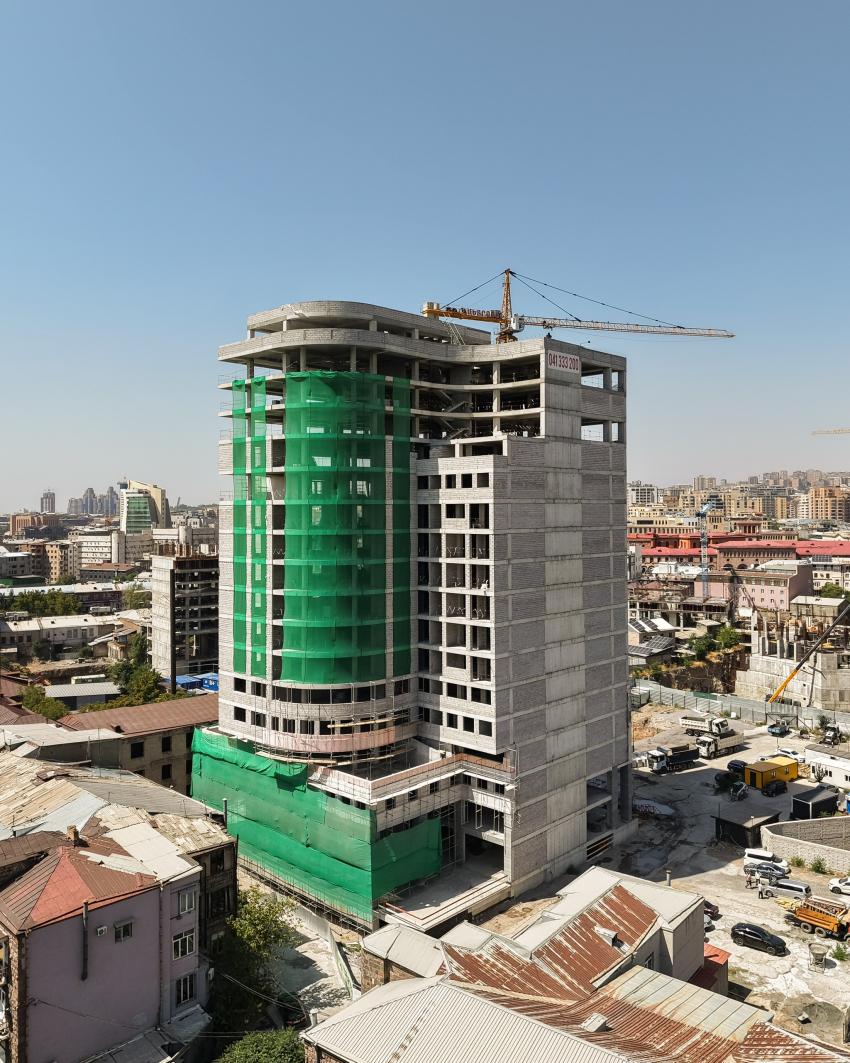 Կենտրոն վարչական շրջանում՝ Խանջյան փողոցում բազմաբնակարանային համալիրի կառուցում